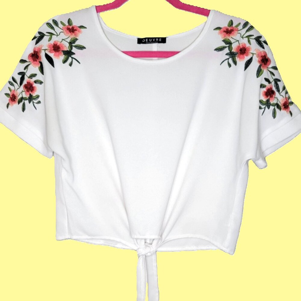 Jeuvre Embroidered Flower white crop tie front top-M